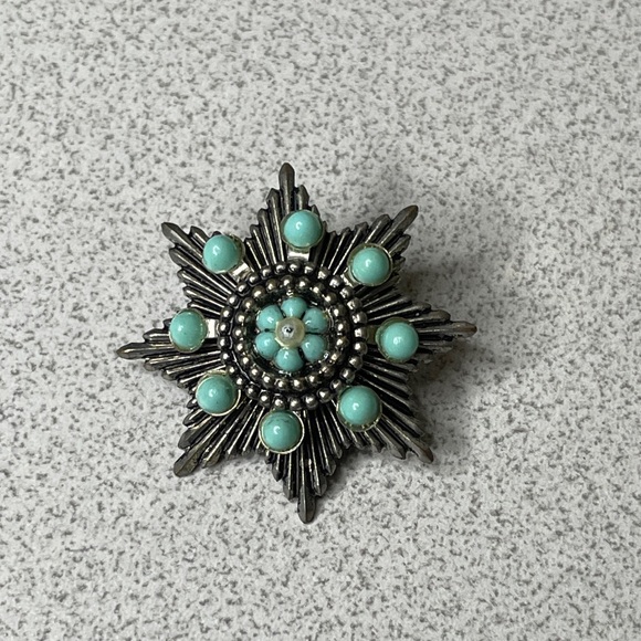 Vintage Star Brooch - Picture 2 of 5